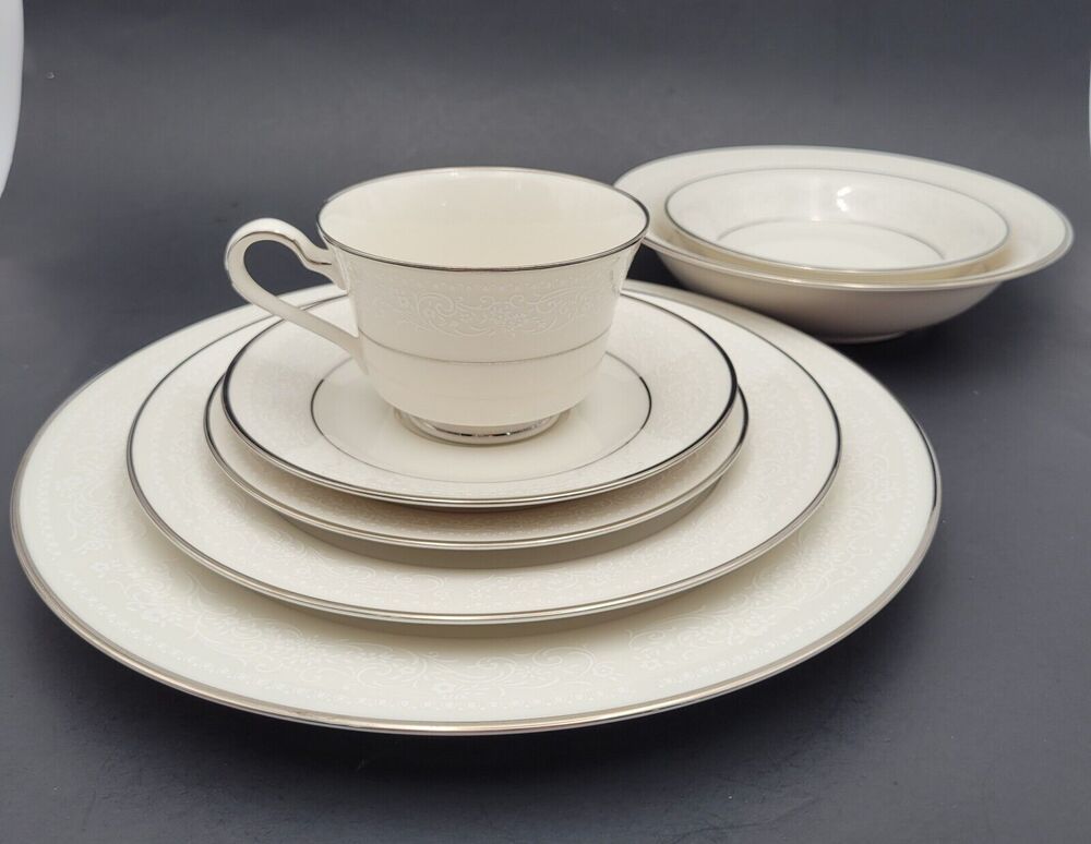 Noritake SORRENTO 7-piece dinner setting Fine ivory China 7565 Vintage Japan